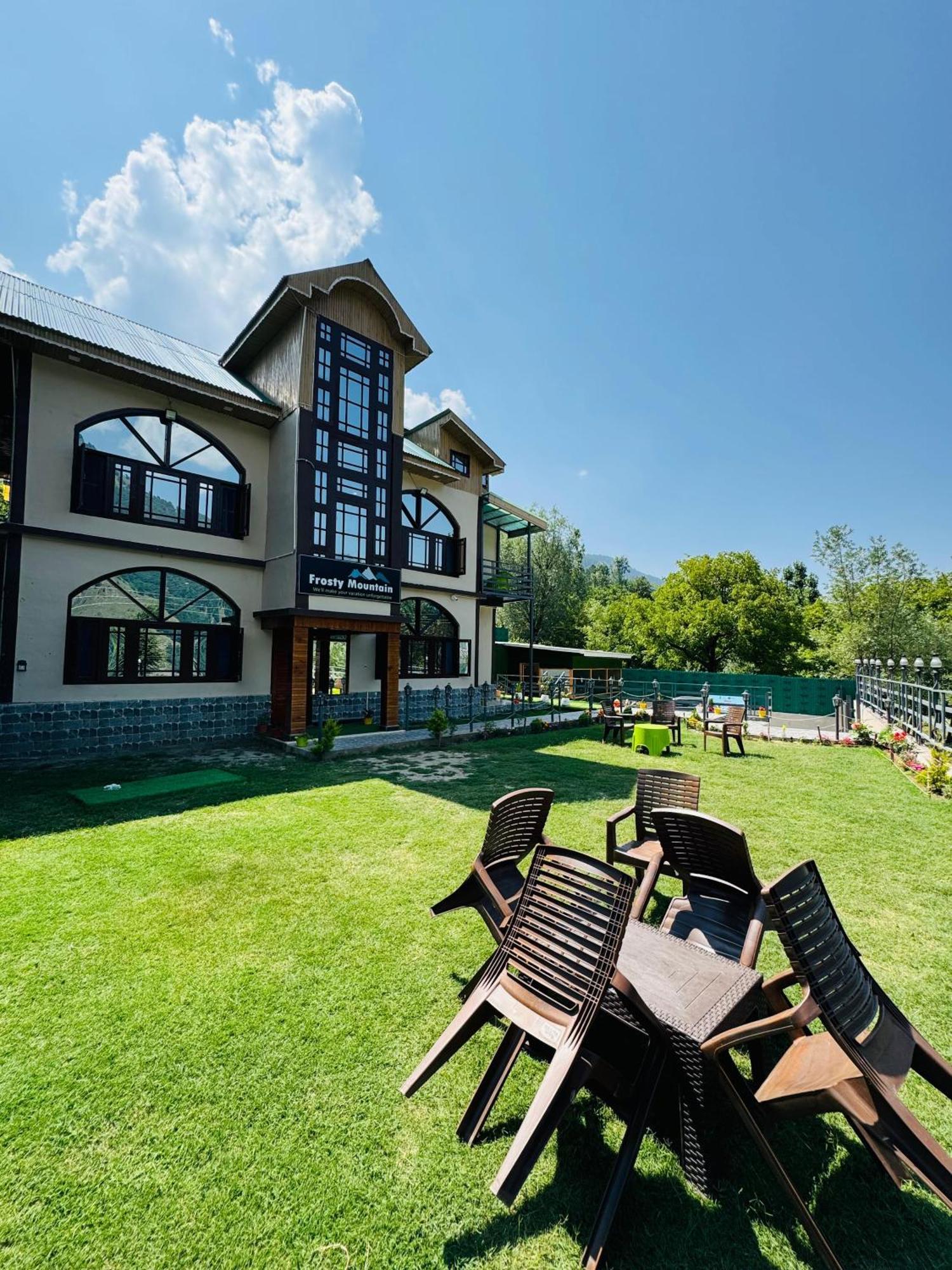 Frosty Mountain Resort Pahalgām Kültér fotó