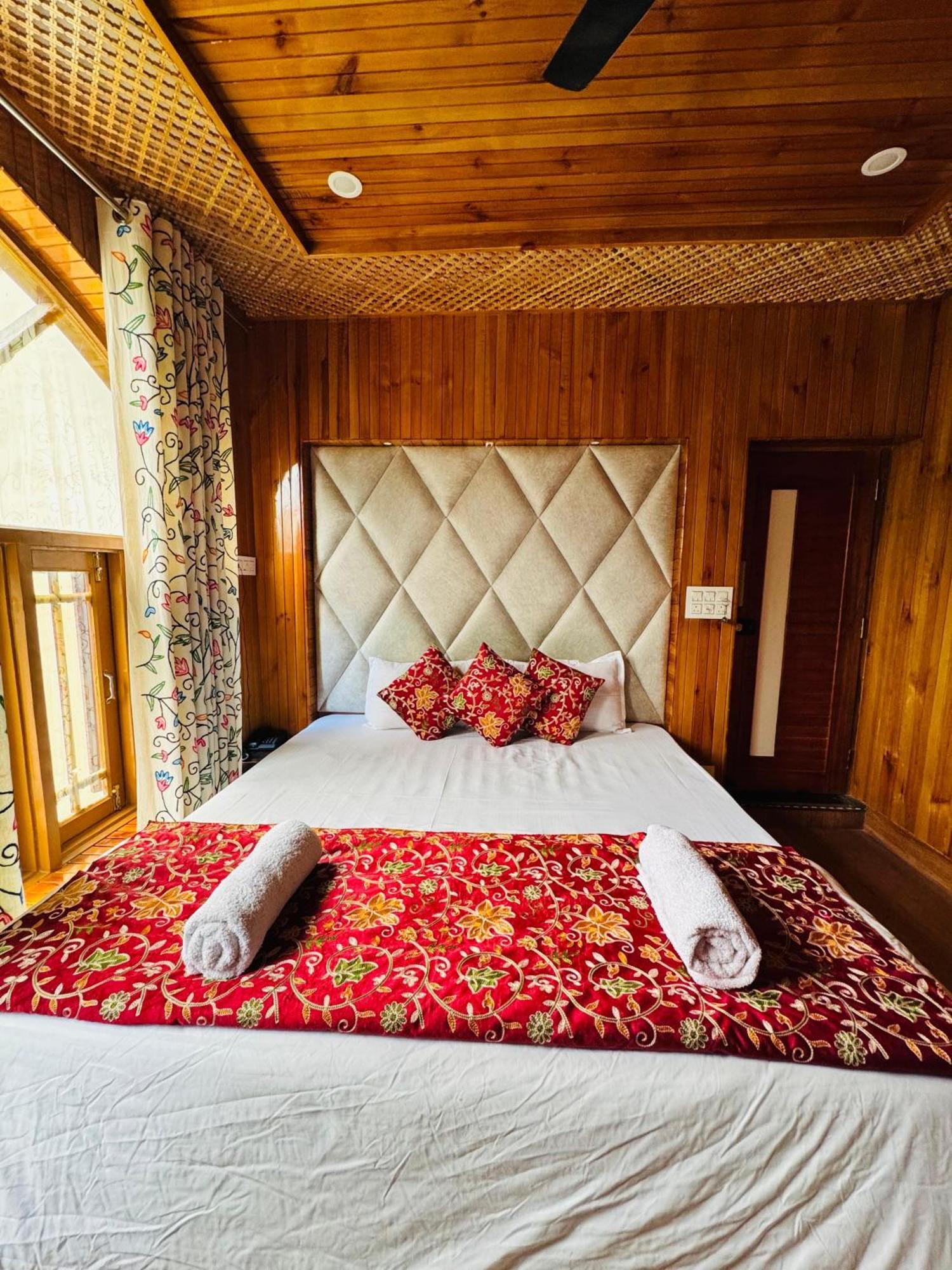Frosty Mountain Resort Pahalgām Kültér fotó