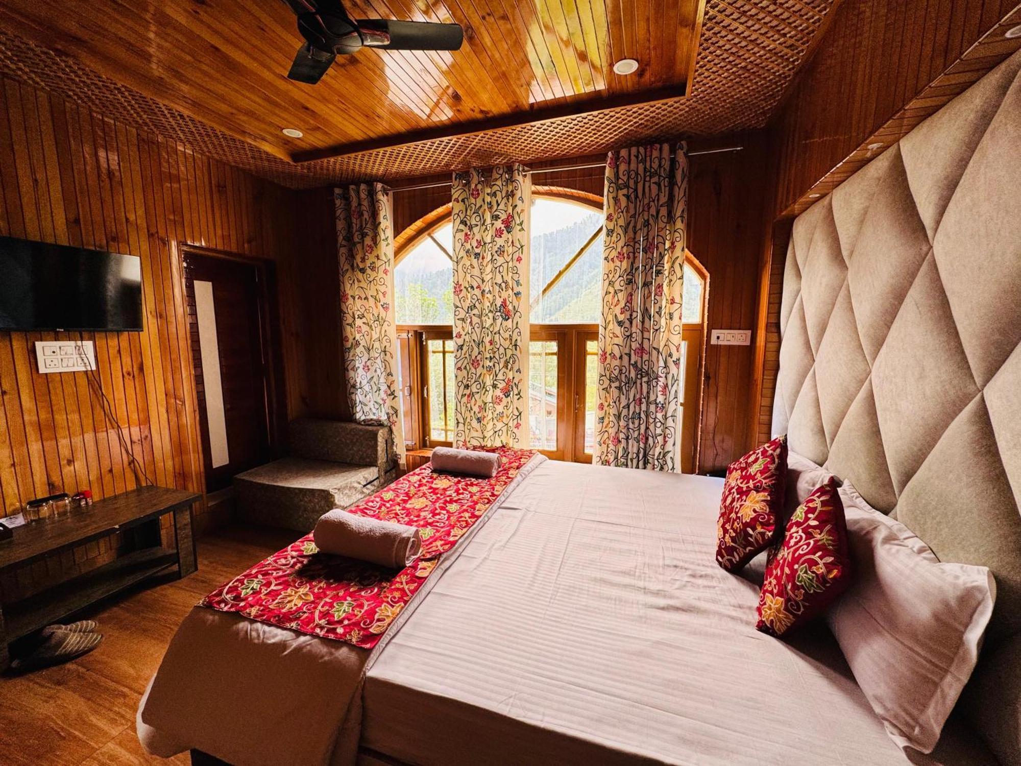 Frosty Mountain Resort Pahalgām Kültér fotó