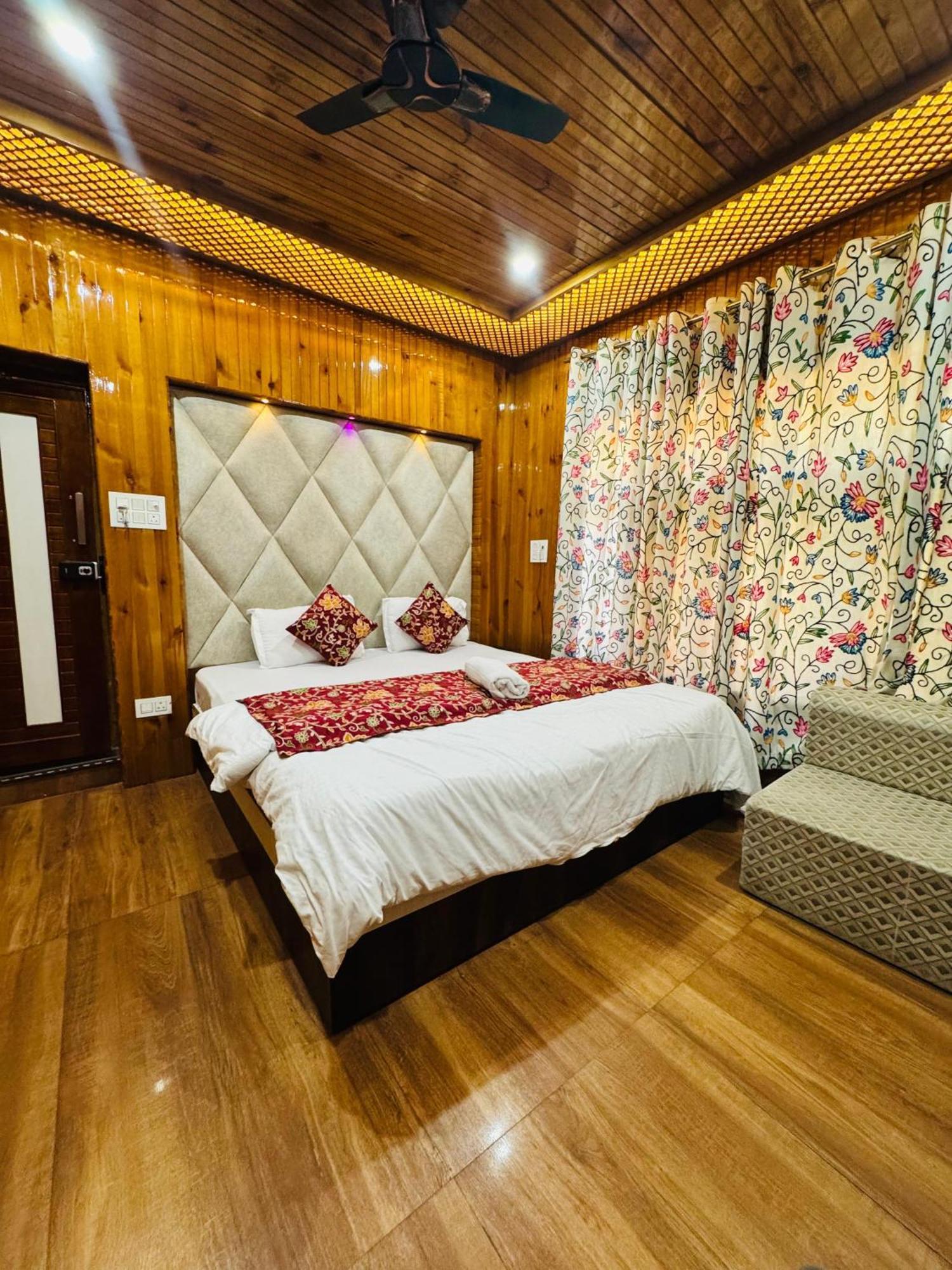 Frosty Mountain Resort Pahalgām Kültér fotó