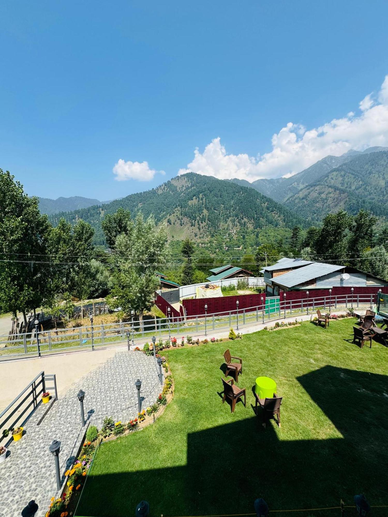Frosty Mountain Resort Pahalgām Kültér fotó